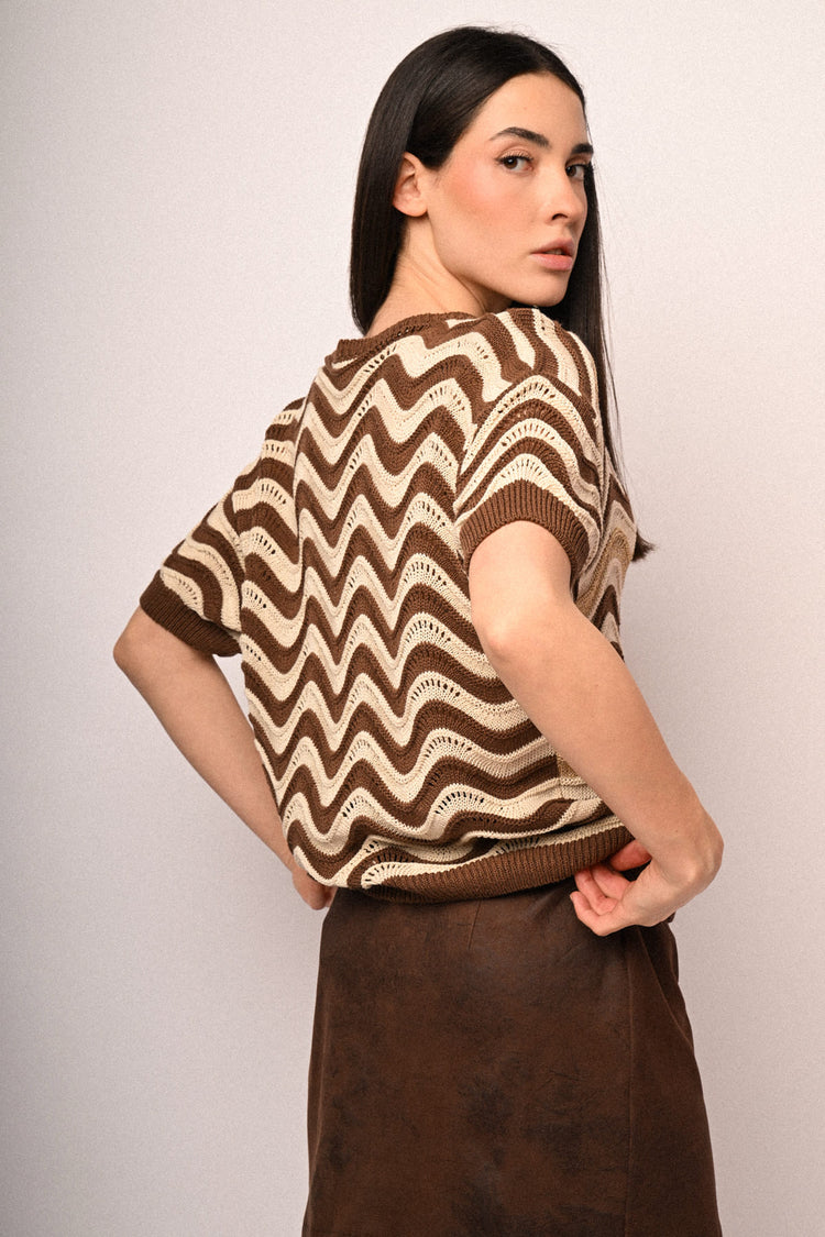 Pull in maglia crochet a righe ondulate