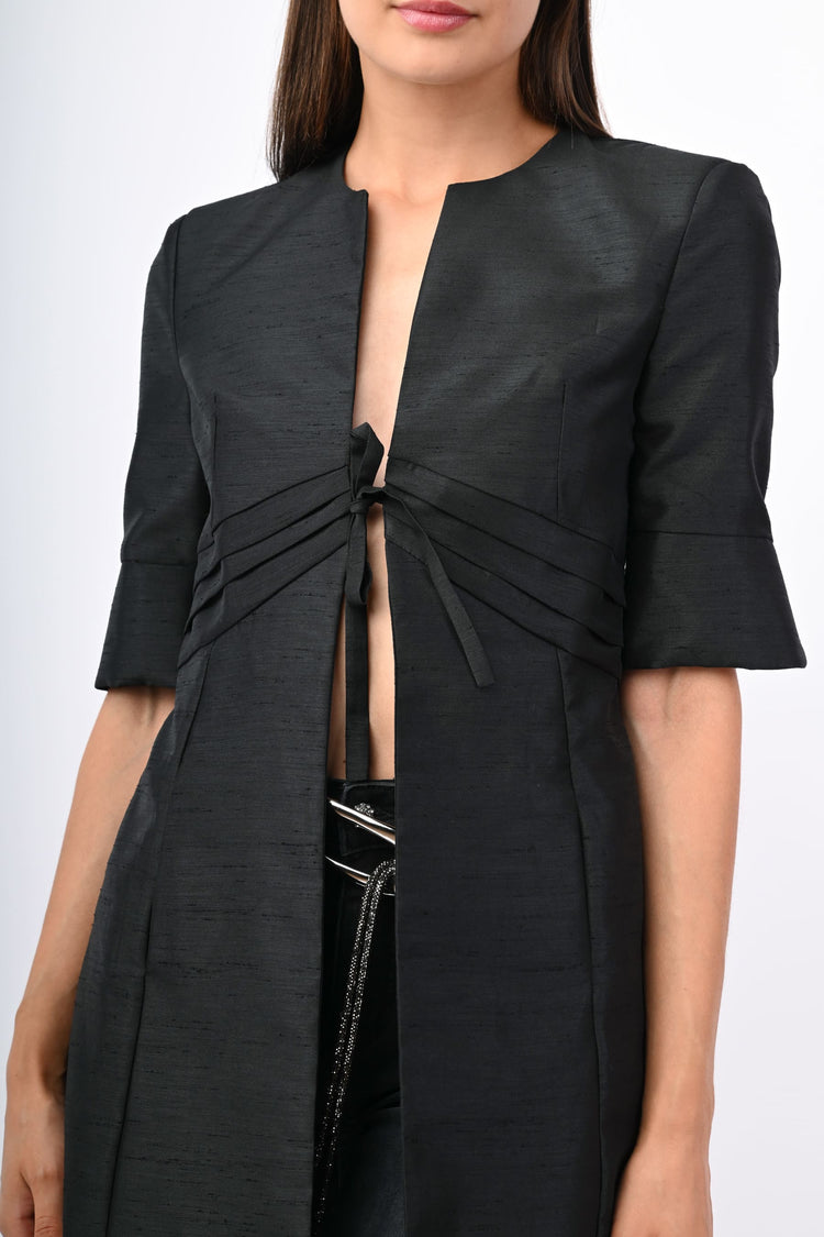 Soprabito in shantung con laccetti