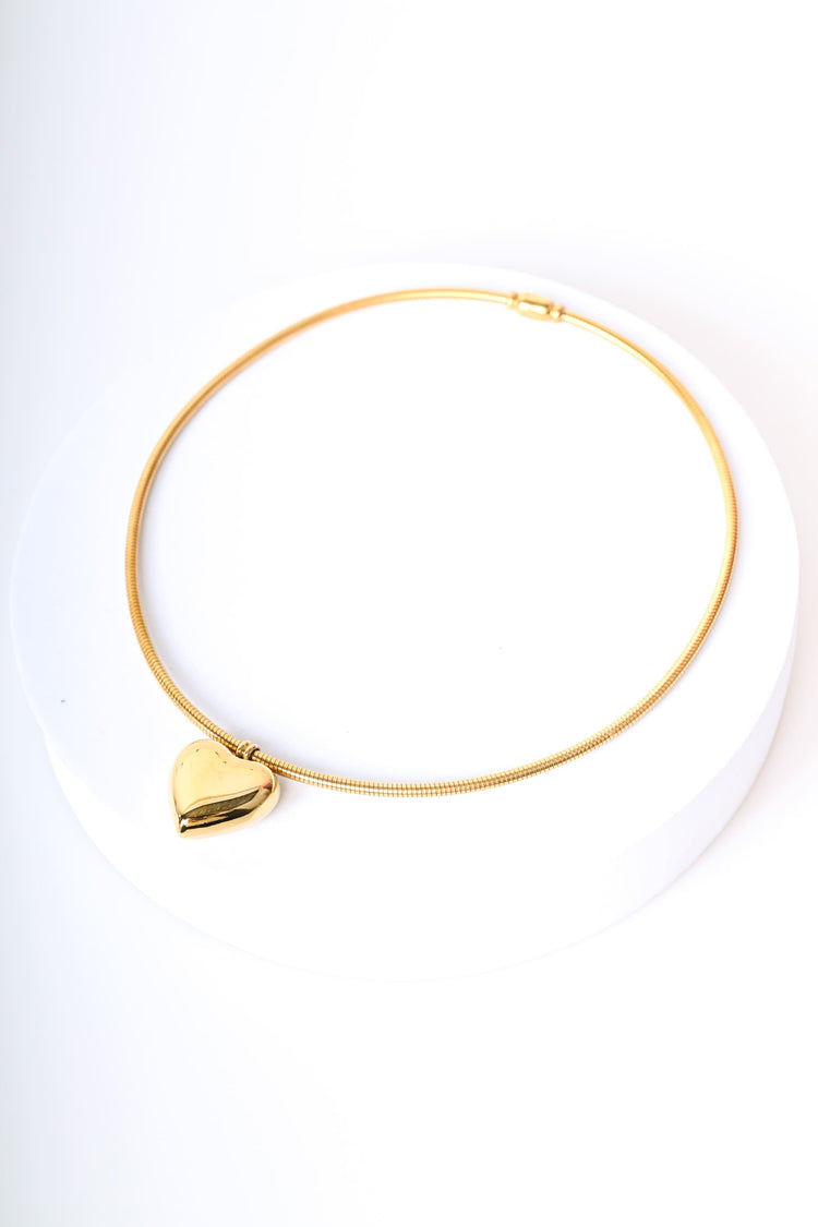 Collana rigida con pendente a cuore