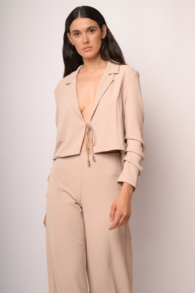 Blazer crop rosa cipria con laccetti lamé