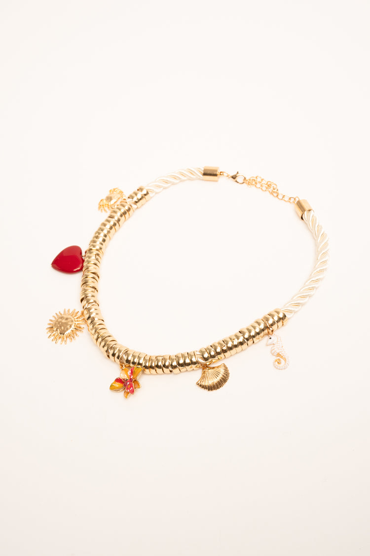 Collana in corda e metallo dorato con pendenti