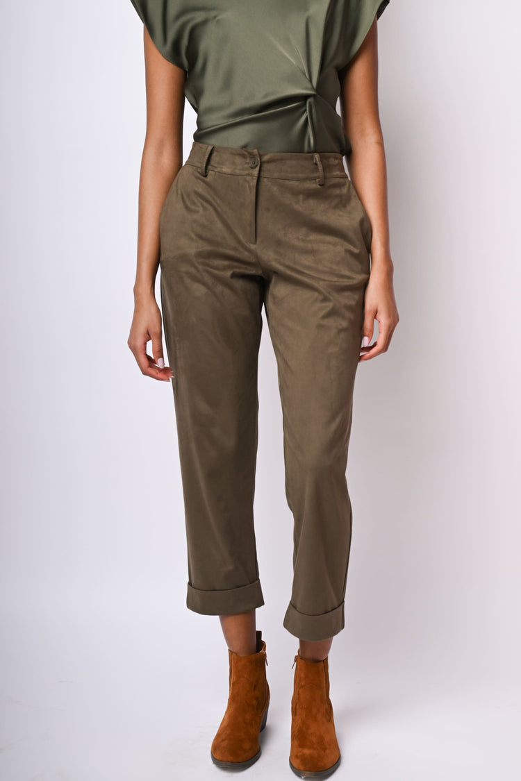 Pantaloni in faux suede con risvolto