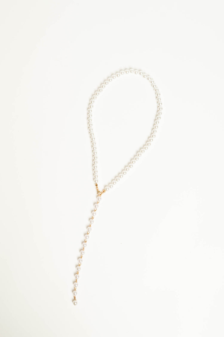 Collana con perle sintetiche avorio e pendente lungo