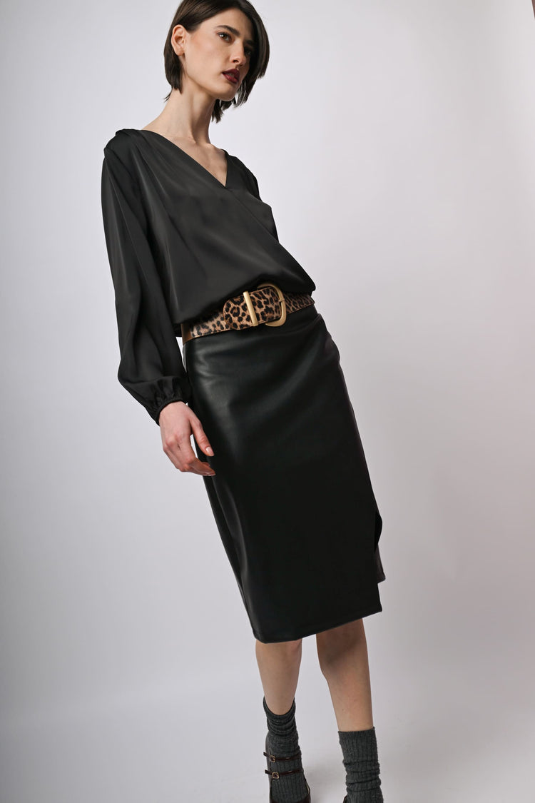 Blusa in raso con scollo incrociato