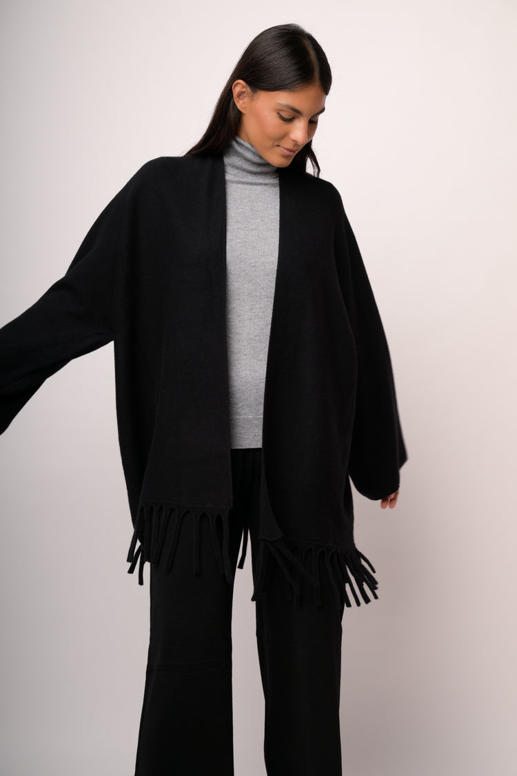 Spolverino nero in maglia con frange