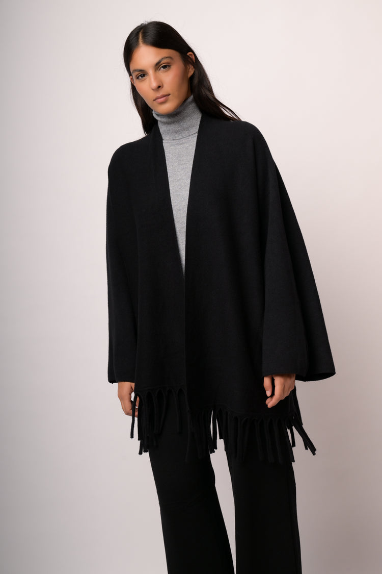 Spolverino nero in maglia con frange