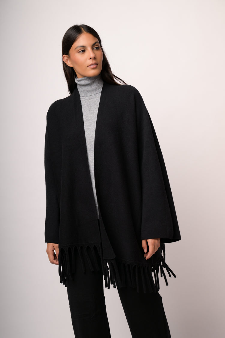 Spolverino nero in maglia con frange