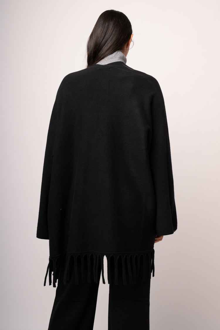 Spolverino nero in maglia con frange