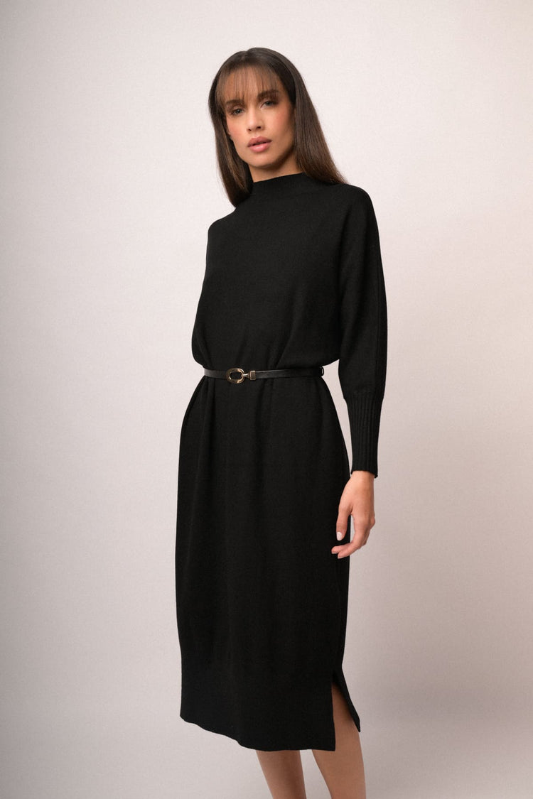 Abito midi e oversize in maglia nera con cintura
