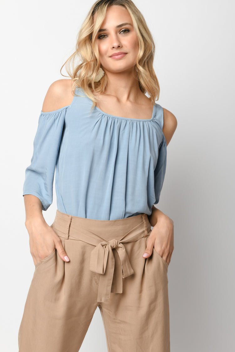 Blusa in viscosa con cut-outs