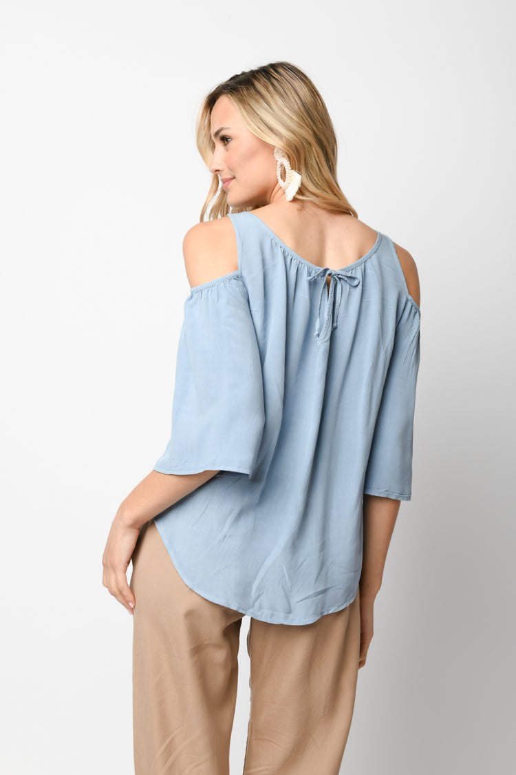 Blusa in viscosa con cut-outs