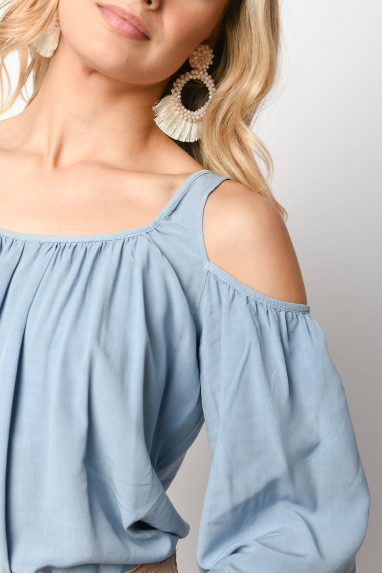 Blusa in viscosa con cut-outs