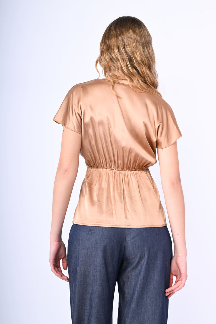 Blusa in raso con scollo a V