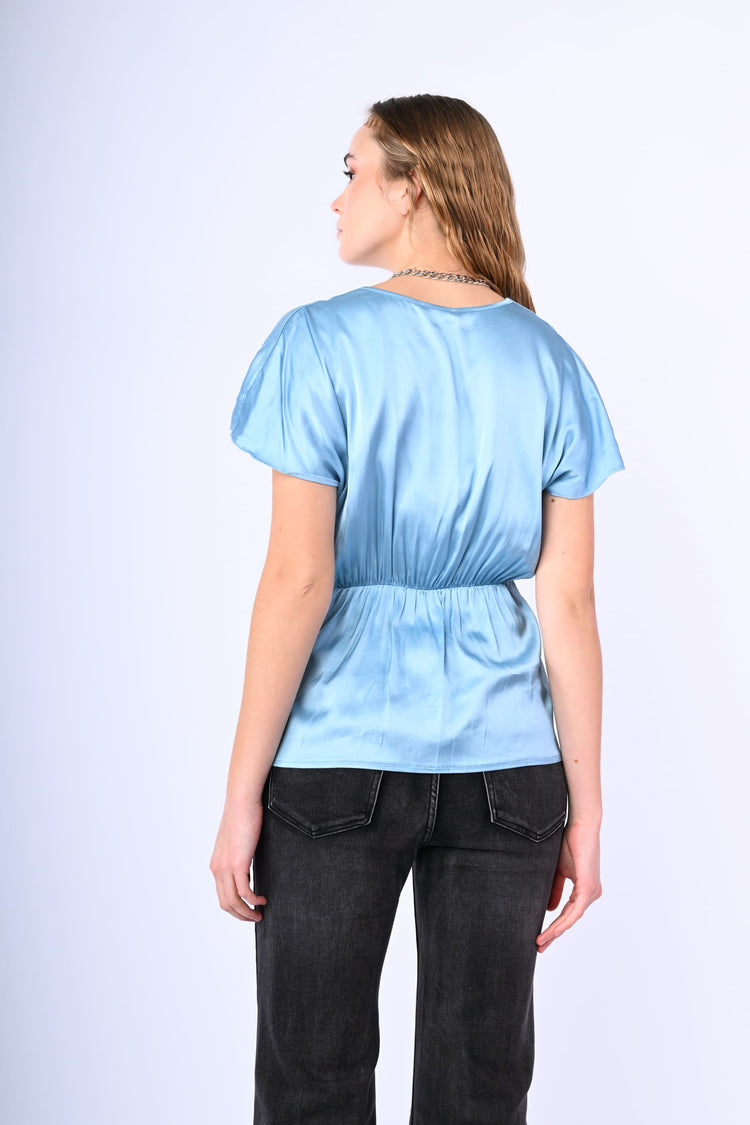 Blusa in raso con scollo a V