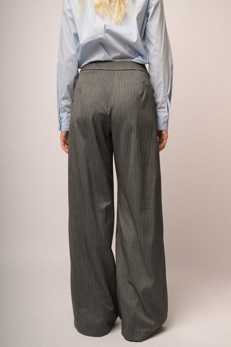 Pantaloni palazzo in gessato grigio