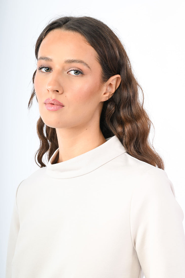 Blusa con collo a cratere