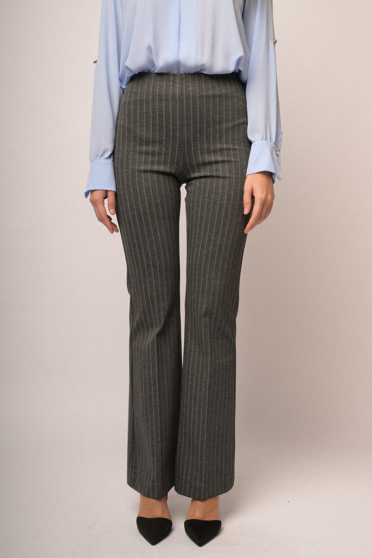 Pantaloni svasati con motivo gessato grigio