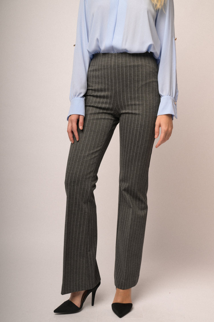 Pantaloni svasati con motivo gessato grigio