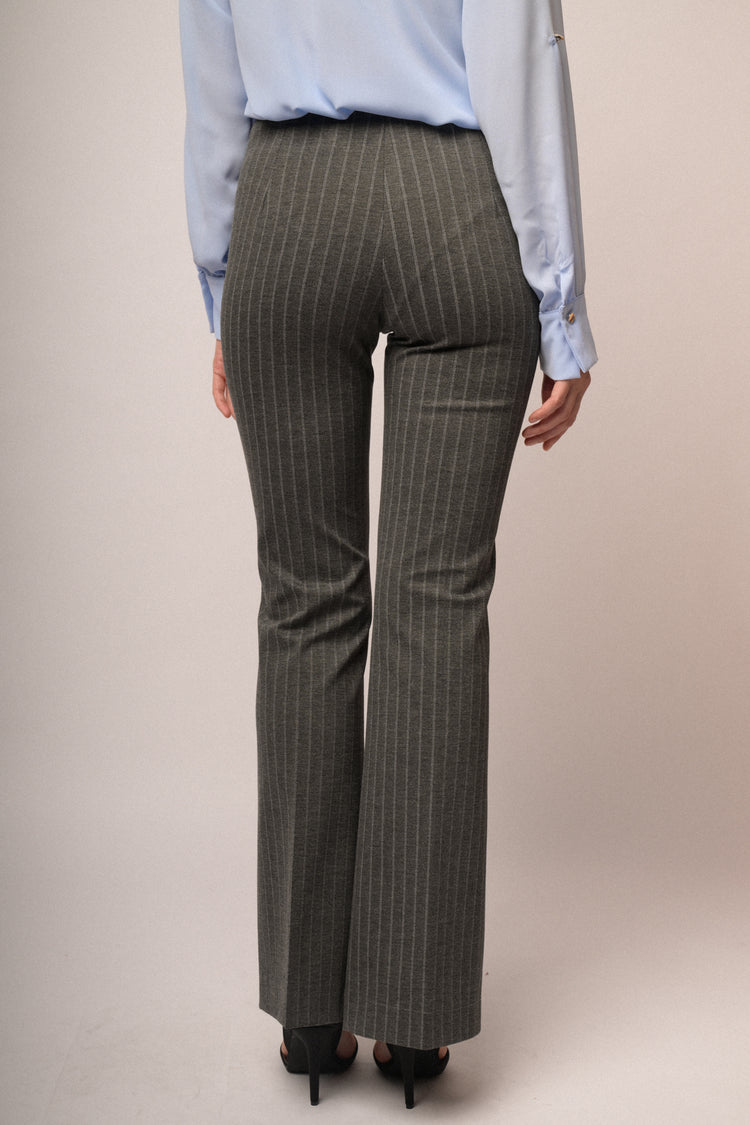 Pantaloni svasati con motivo gessato grigio