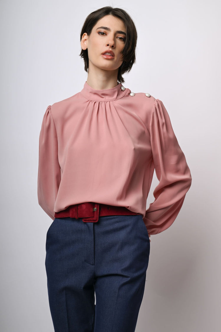 Blusa con bottoni sulla spalla