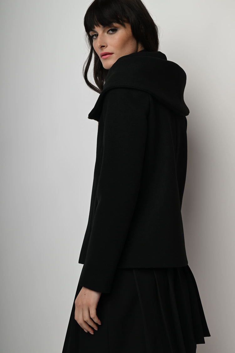 Cappotto corto con zip e cappuccio