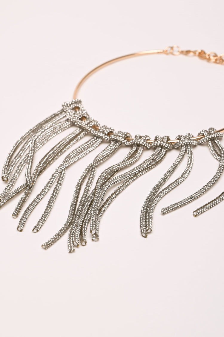 Collana con fili pendenti in strass