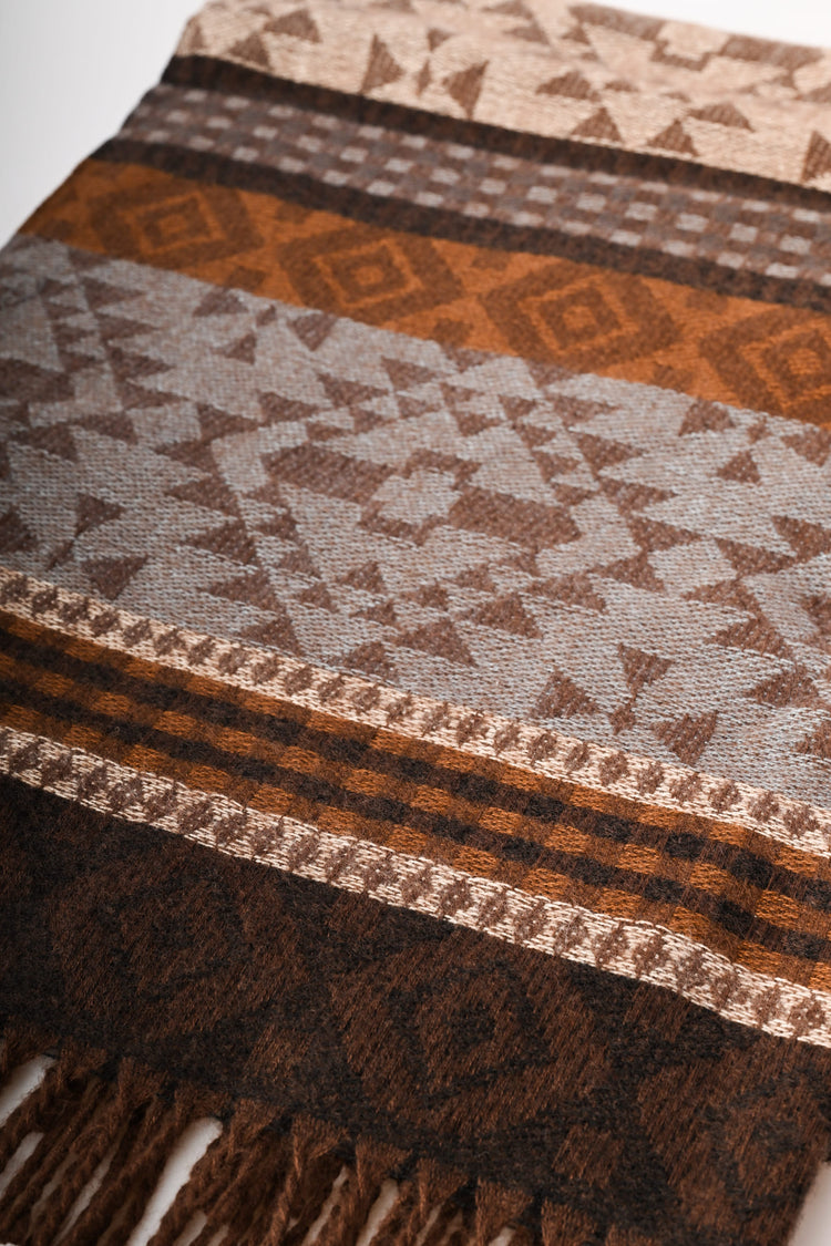Sciarpa in jacquard con motivi geometrici