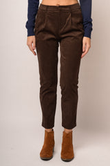 Pantaloni a sigaretta marroni in faux suede