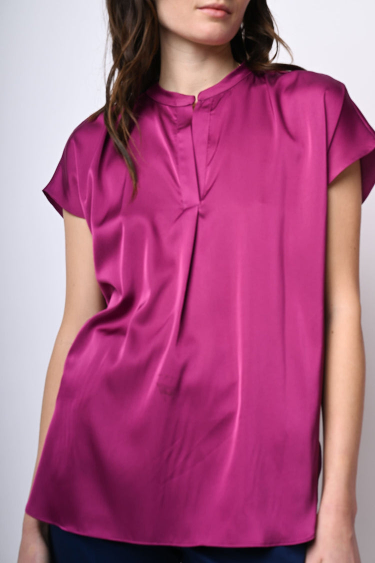 Top in raso con scollo alla tunisina