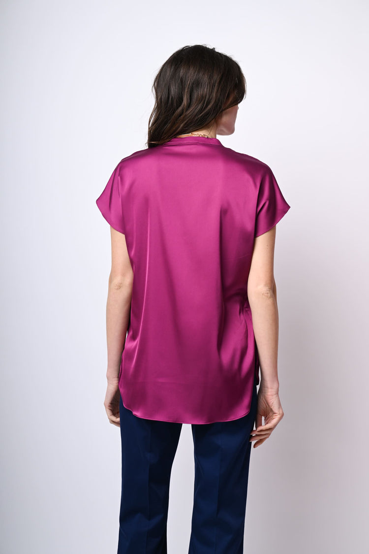 Top in raso con scollo alla tunisina