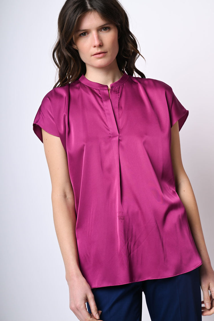 Top in raso con scollo alla tunisina
