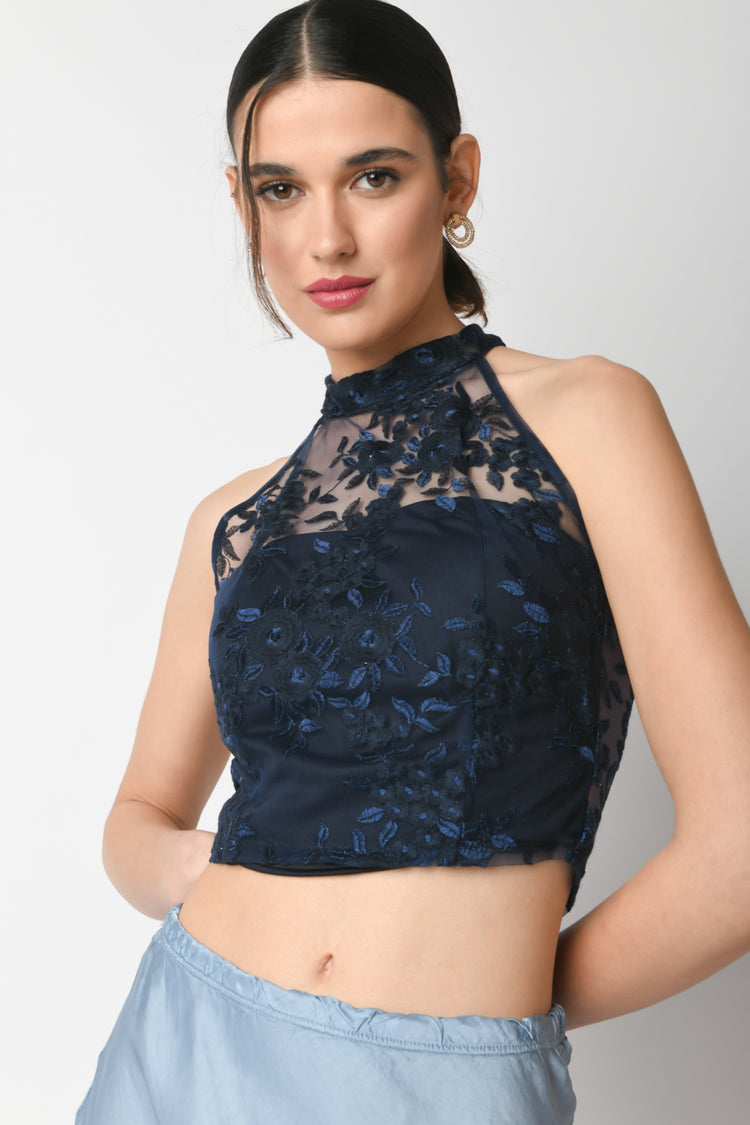 Top crop in tulle con ricami
