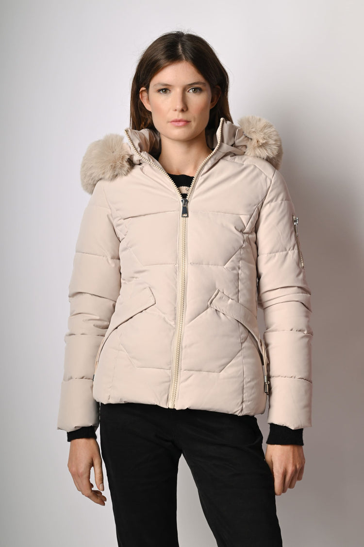 Piumino con cappuccio in faux fur