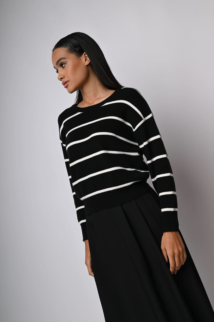Pull a righe con fiocco sul retro