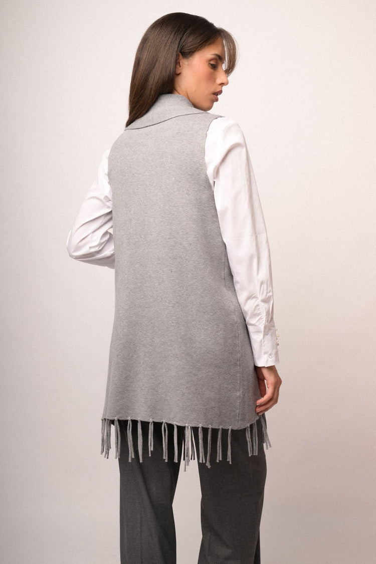 Gilet lungo grigio in maglia con frange