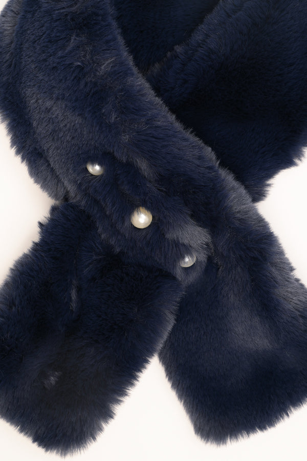 Collo peloso con tre sfere blu
