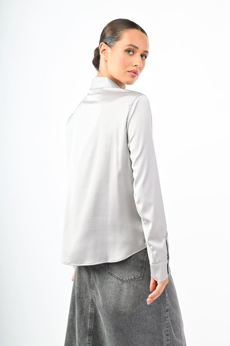 Camicia in raso con colletto gioiello