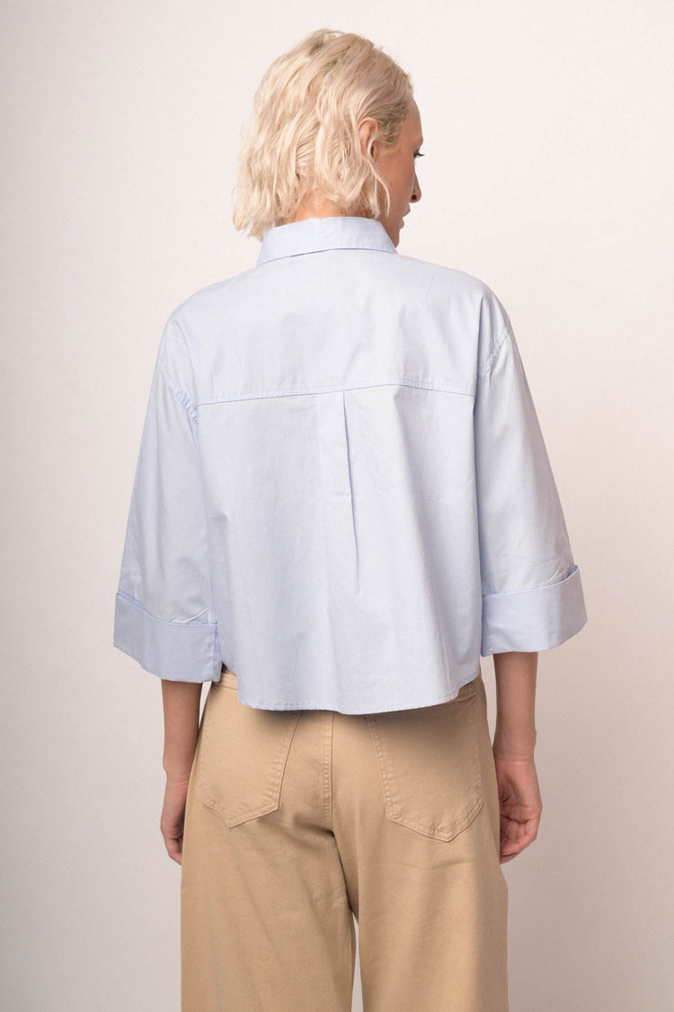 Camicia boxy e crop in cotone celeste