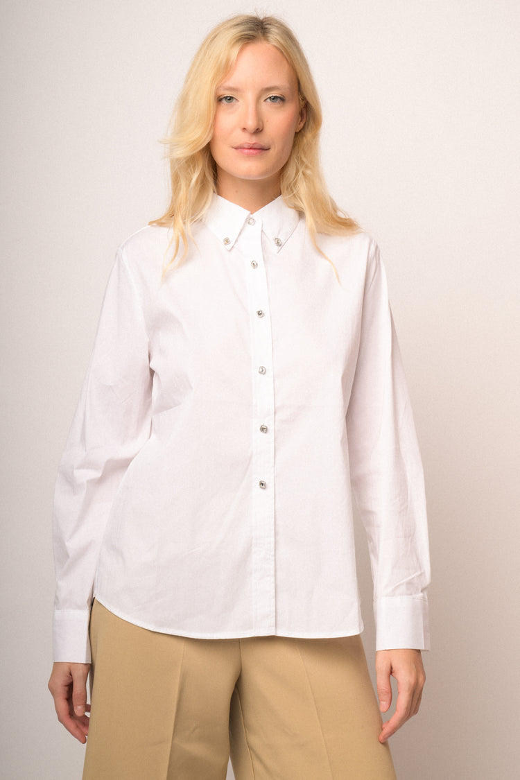 Camicia bianca con bottoni gioiello