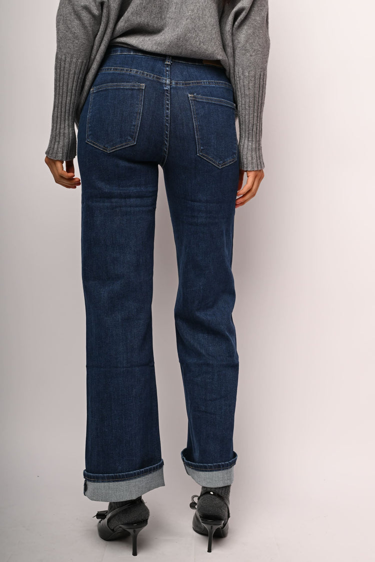 Jeans a gamba ampia con risvolto