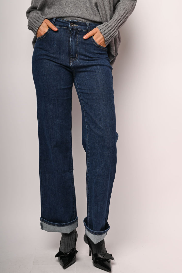 Jeans a gamba ampia con risvolto
