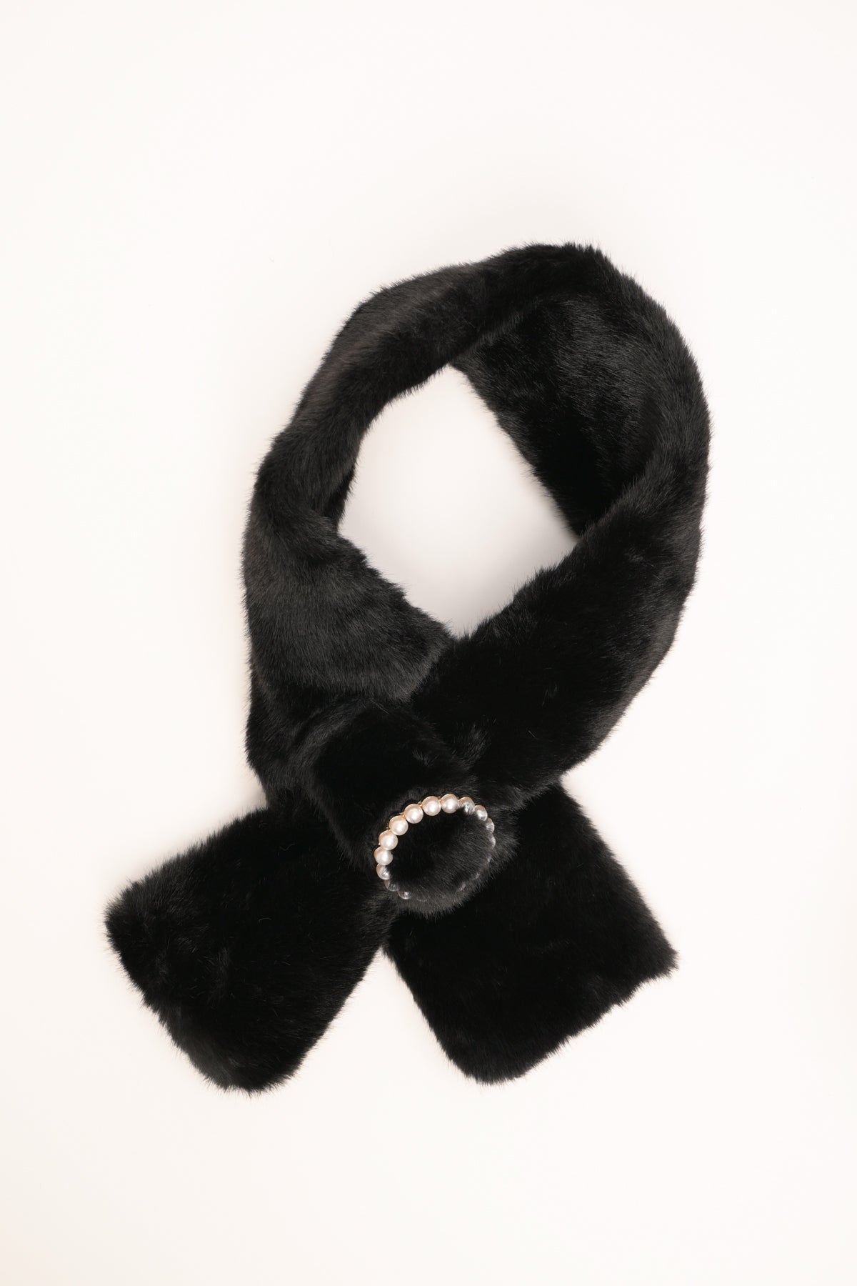 Collo peloso con fibbia rotonda nero