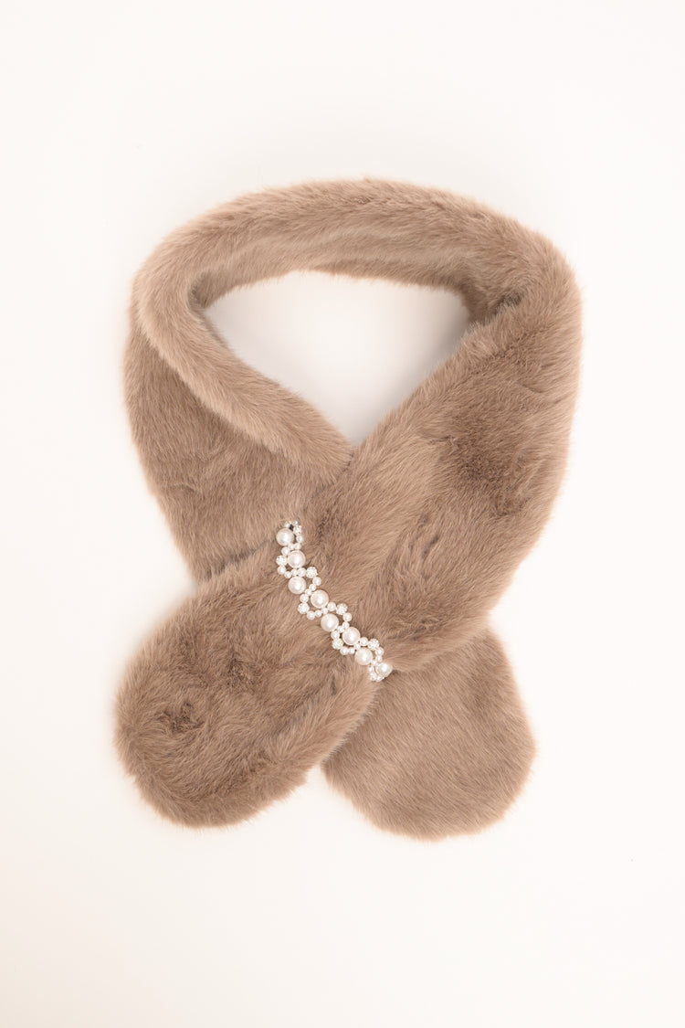 Collo peloso con sfere fango