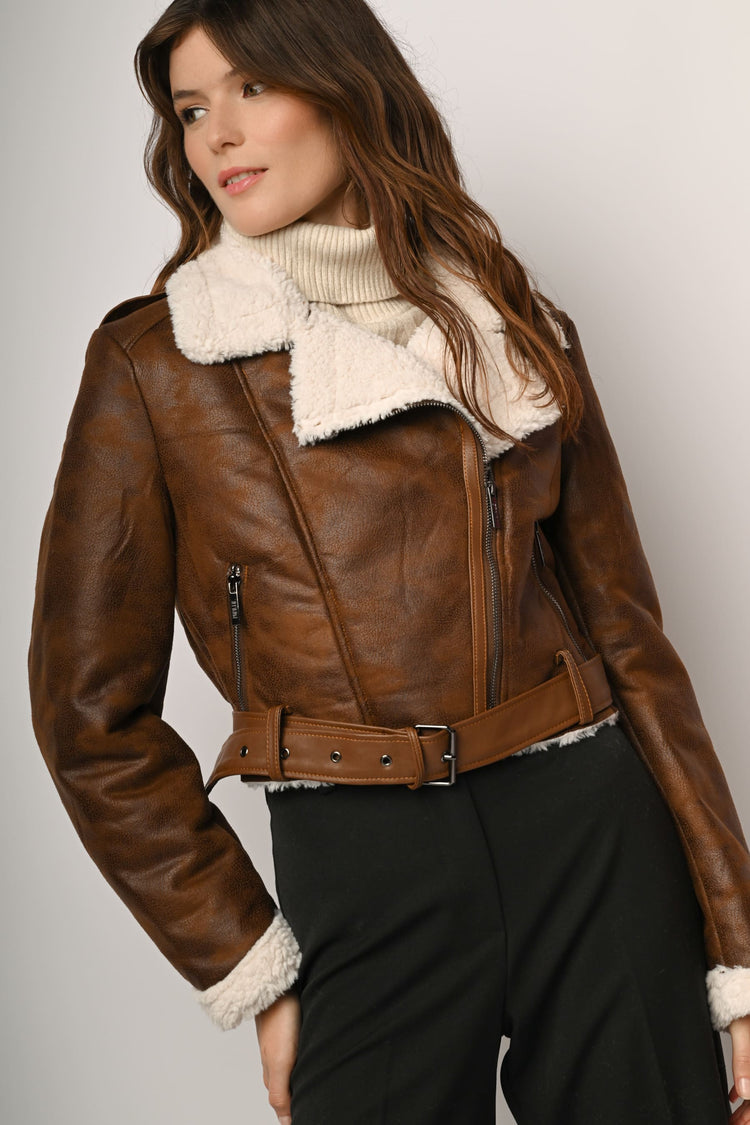 Giacca crop in similpelle e e faux shearling