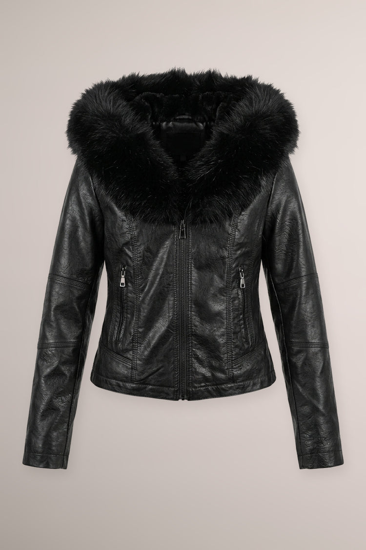Giacca in similpelle nera con cappuccio bordato in faux fur