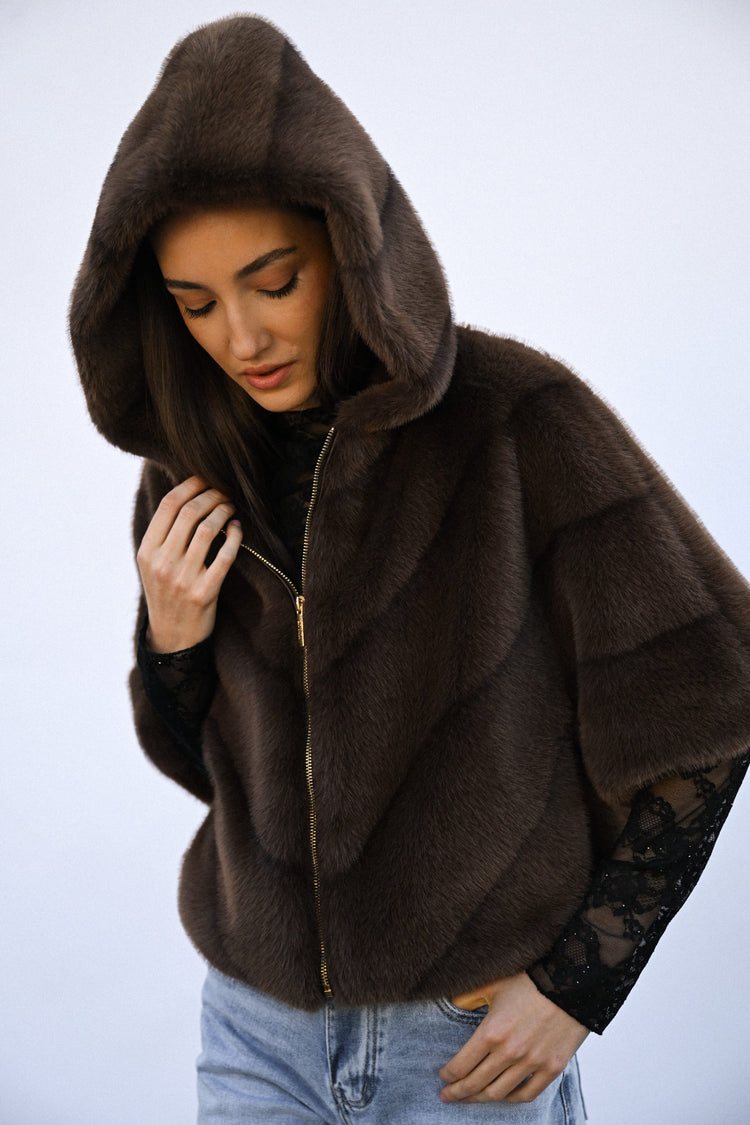 Giacca in faux fur con cappuccio