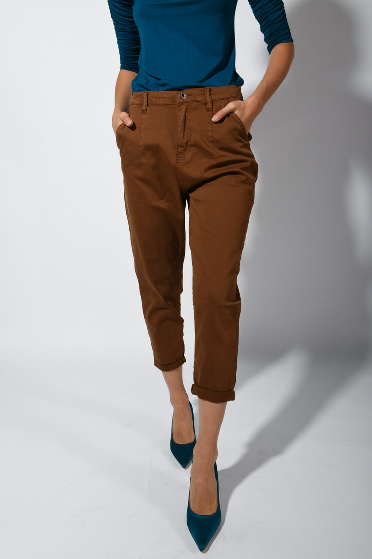 Pantaloni crop in cotone stretch