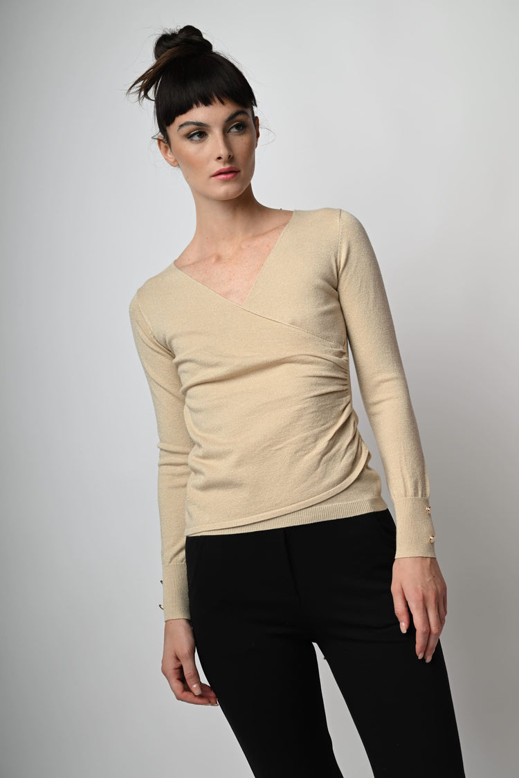 Pull con design incrociato
