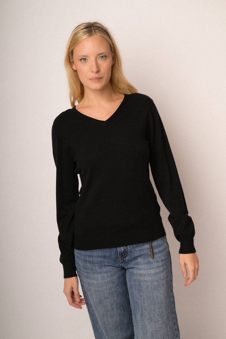 Pull basic con scollo a V nero