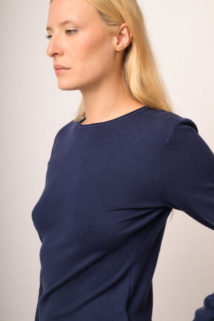 Pull basic con scollo tondo blu